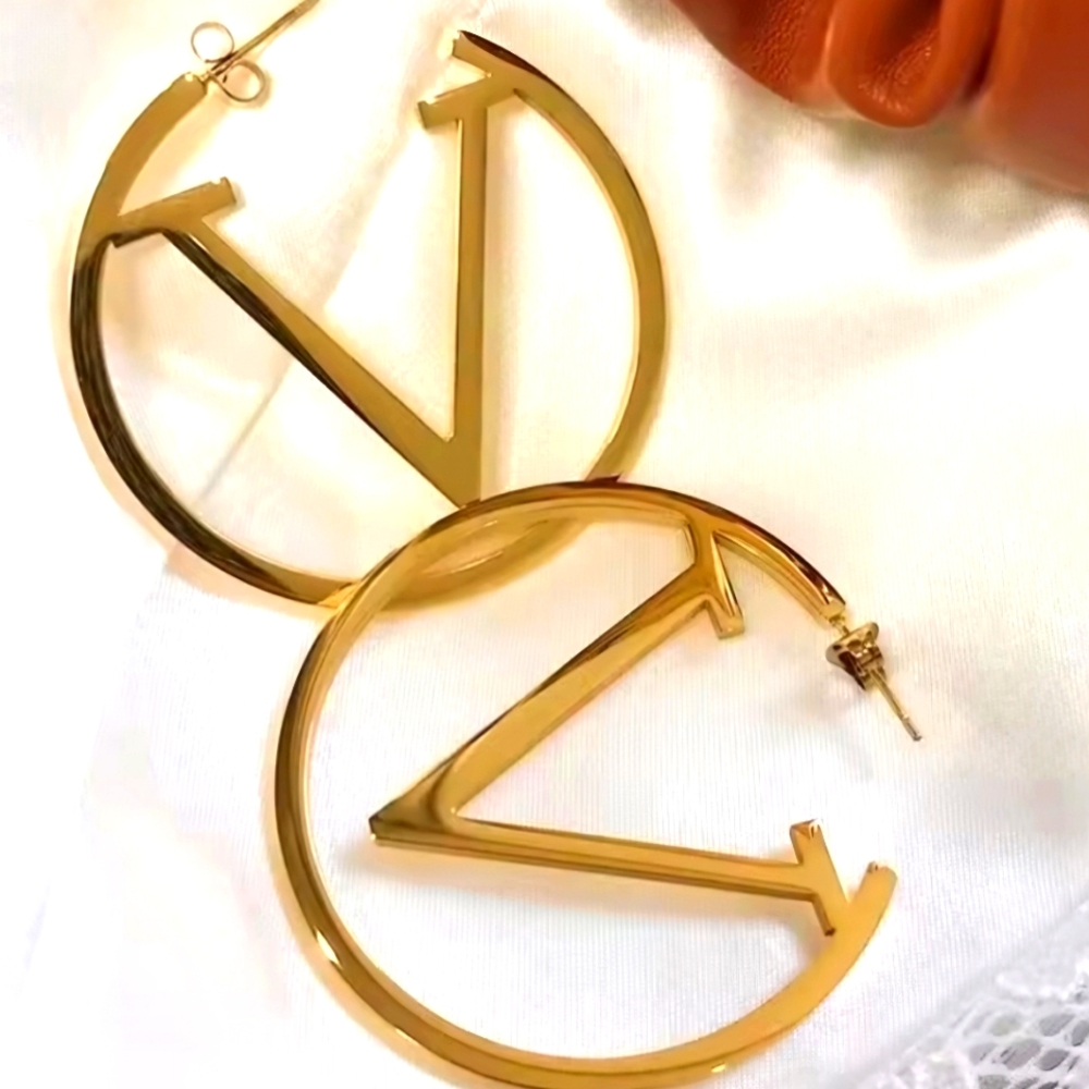 CHIC Gold DESIGNER VHoop Earrings